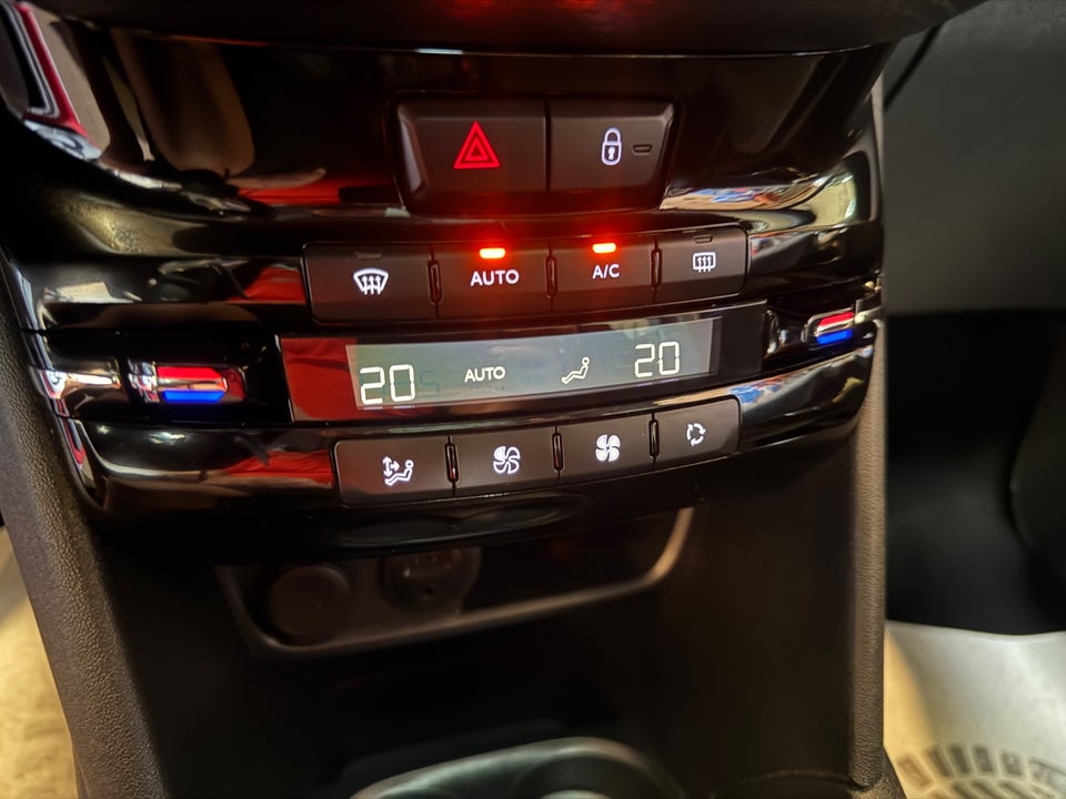 Peugeot 208 1,6 BlueHDi 100 Allure Sky 5d