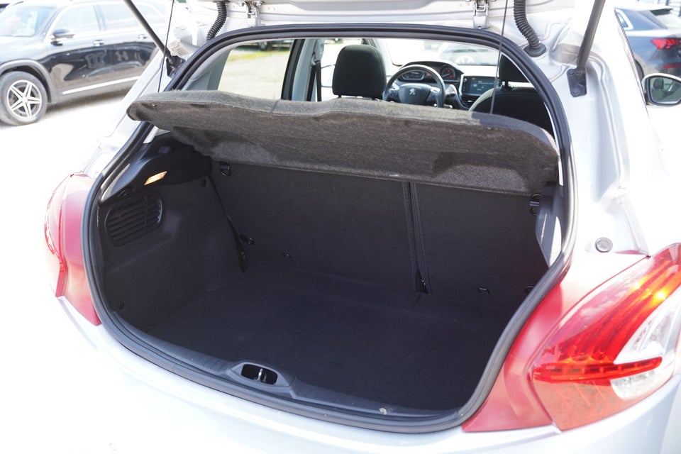 Peugeot 208 1,2 VTi 82 Supreme Sky 5d