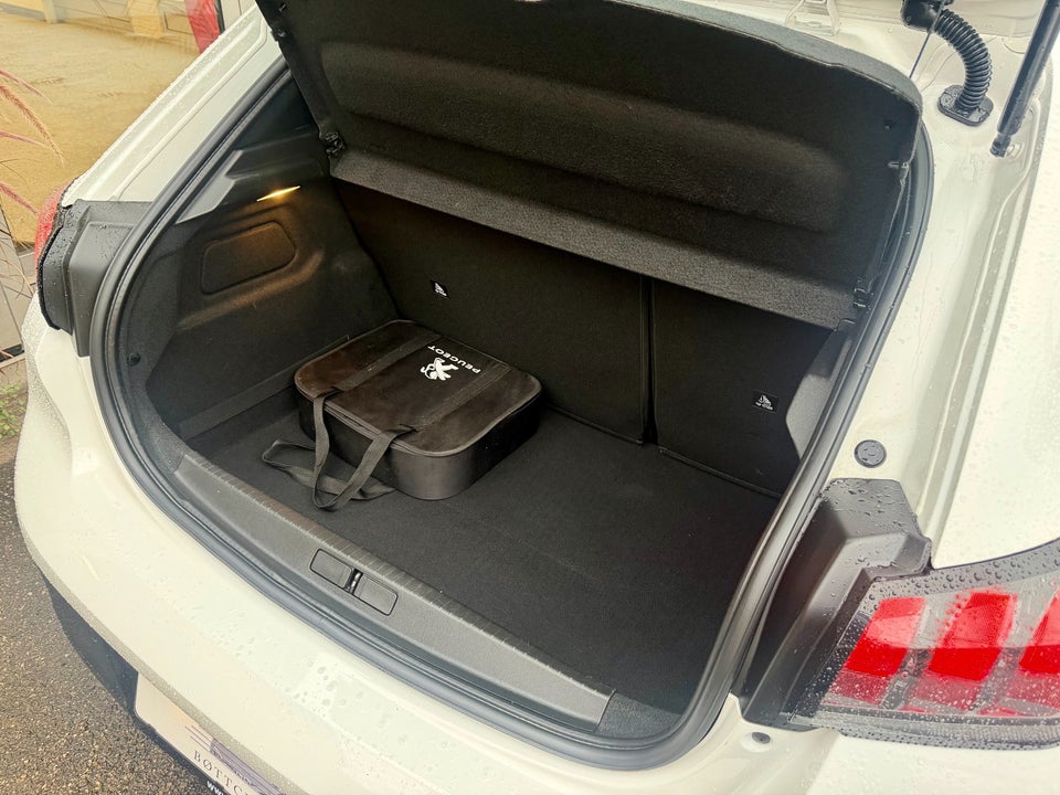 Peugeot e-208 50 Active 5d
