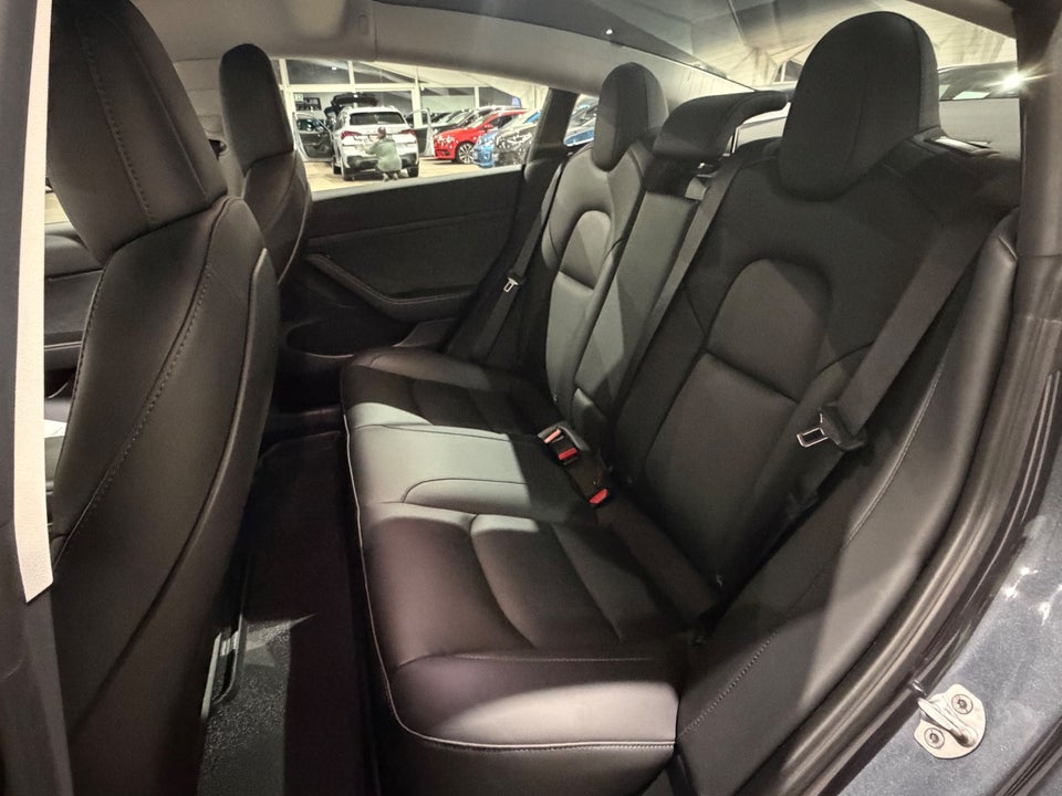 Tesla Model 3 RWD 4d