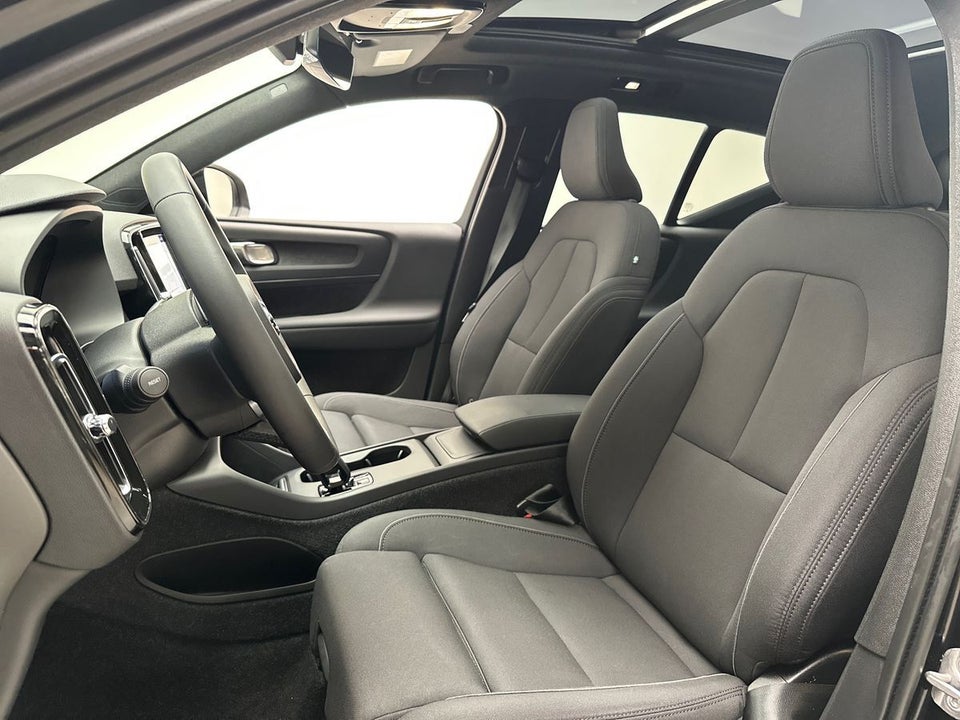 Volvo EX40 Extended Range Black Edition 5d