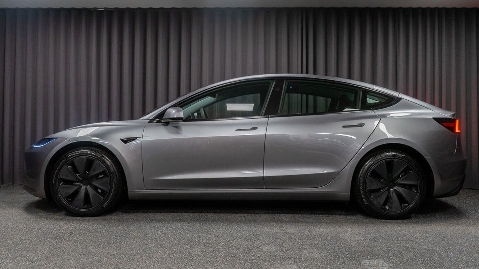 Tesla Model 3 RWD 4d