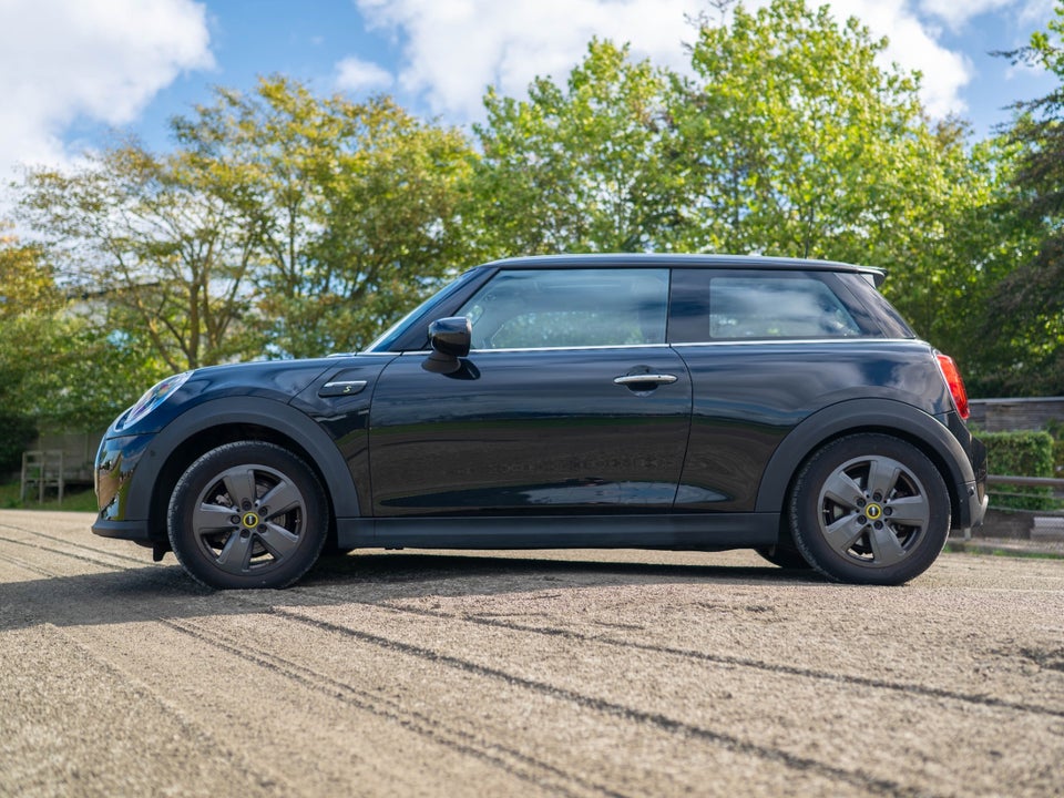 MINI Cooper SE Essential 3d