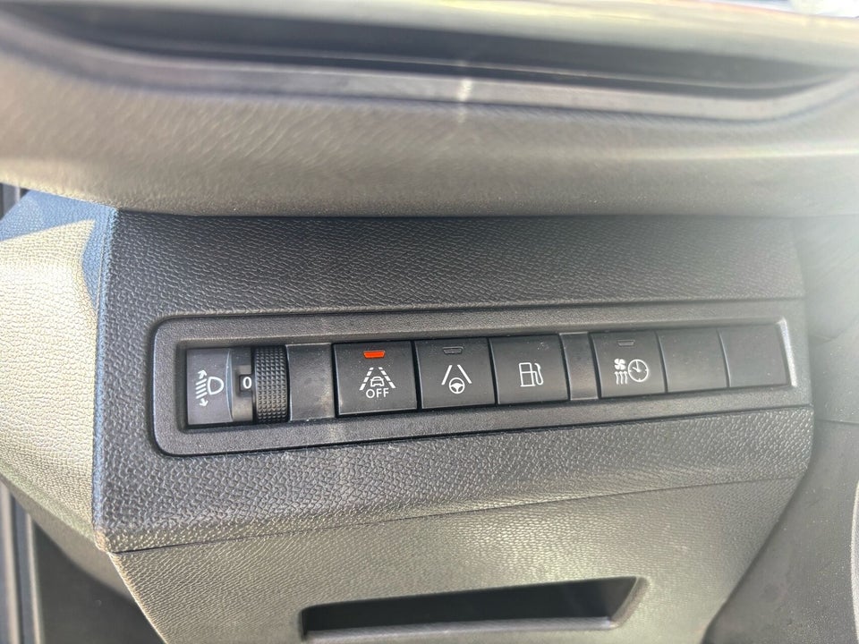 Peugeot 3008 1,6 Hybrid First Selection EAT8 5d