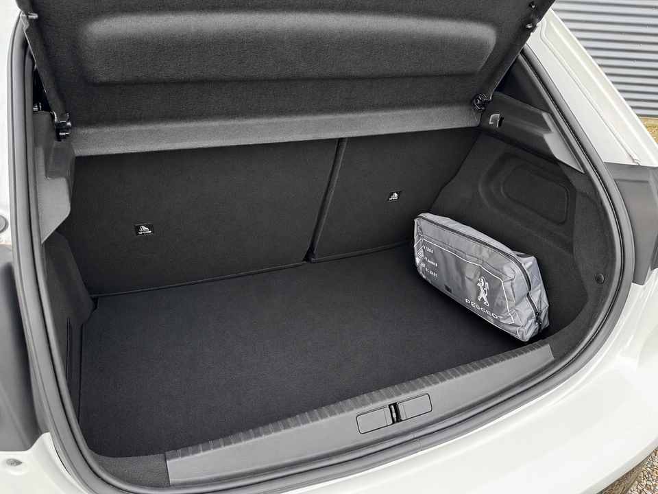 Peugeot 208 1,2 PureTech 100 Allure Sky 5d