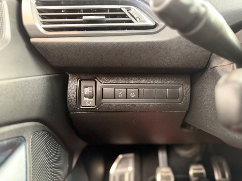 Peugeot 308 1,5 BlueHDi 130 Allure Sky 5d