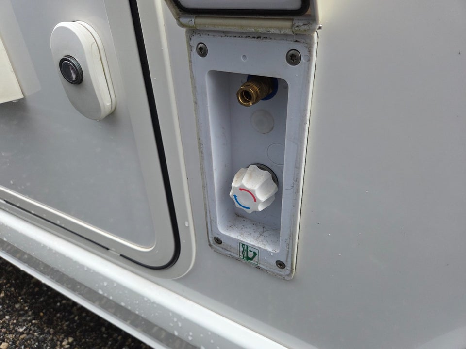 Euramobil T676 EB 2,0 CDi aut. 3d