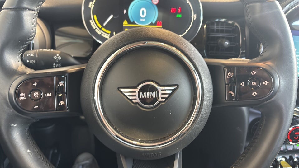 MINI Cooper SE Essential 3d
