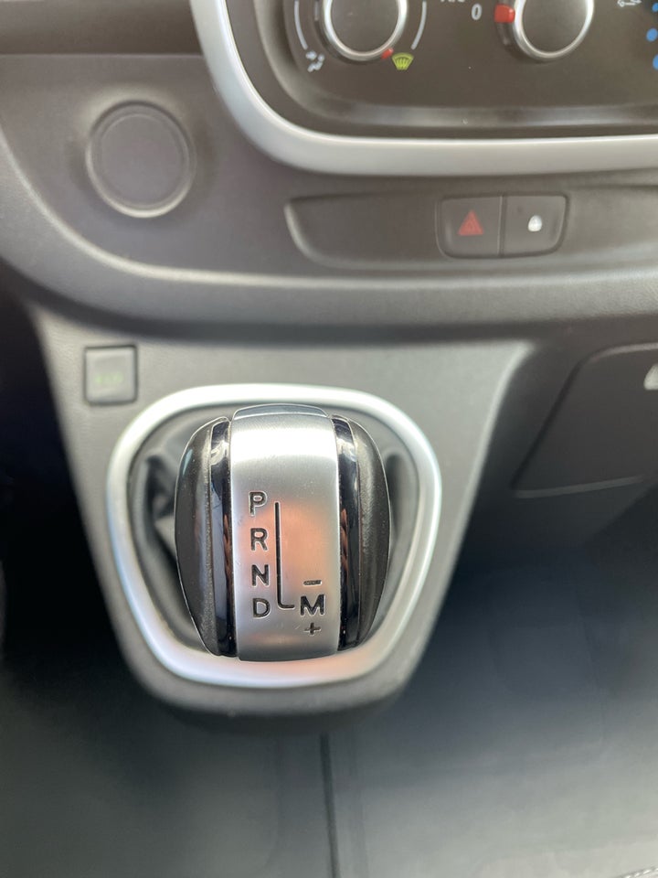 Renault Trafic T29 2,0 dCi 145 L2H1 EDC