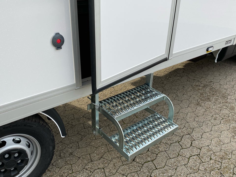 Iveco Daily 3,0 35S18 4100mm Box m/lift AG8