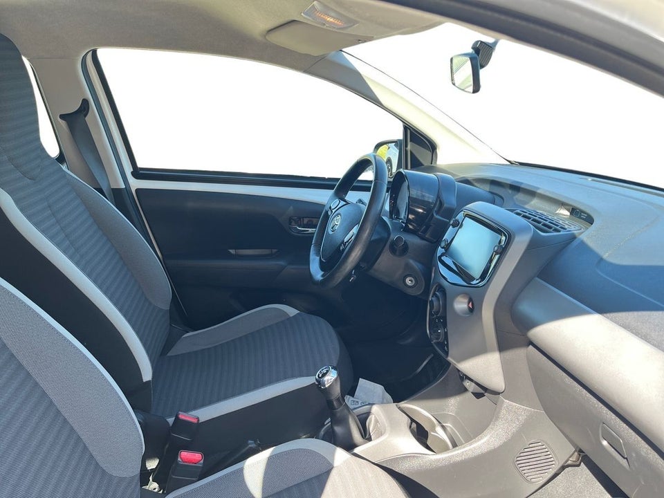 Toyota Aygo 1,0 VVT-i x-plore 5d