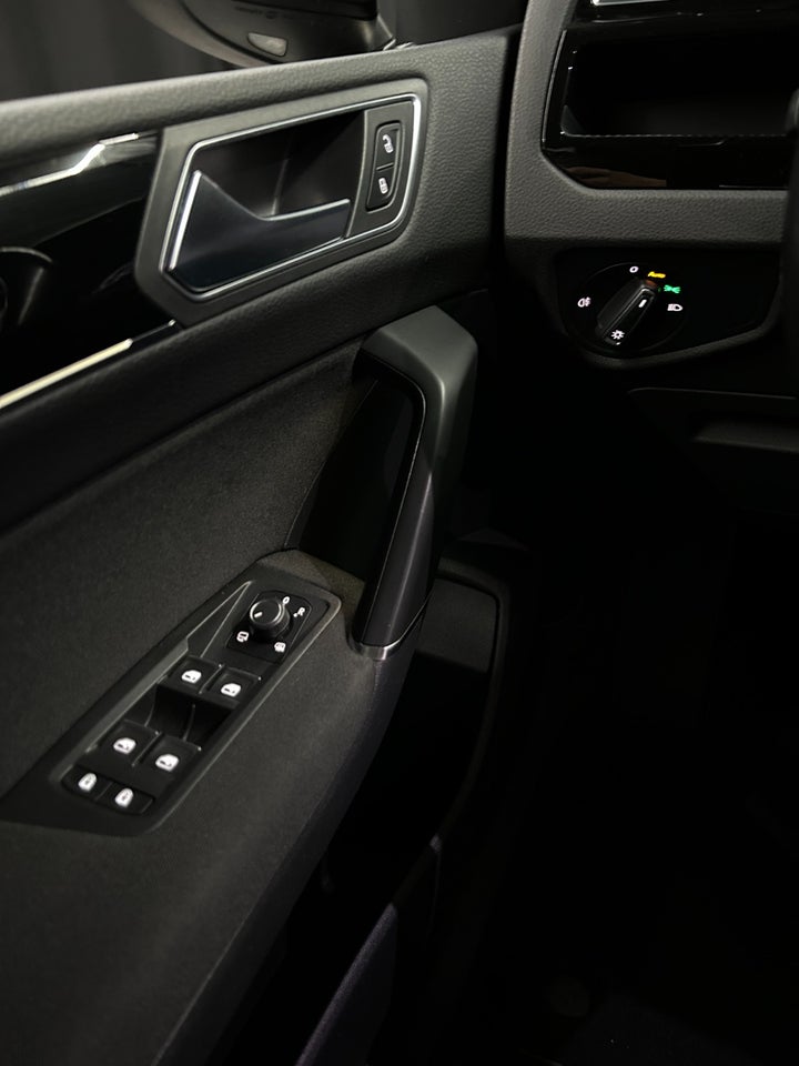 VW Touran 2,0 TDi 190 R-line DSG 5d