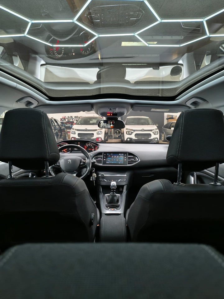 Peugeot 308 1,2 PureTech 130 Infinity SW 5d