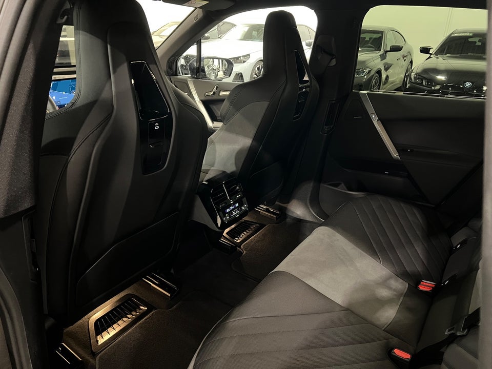 BMW iX xDrive60 Fully Charged 5d