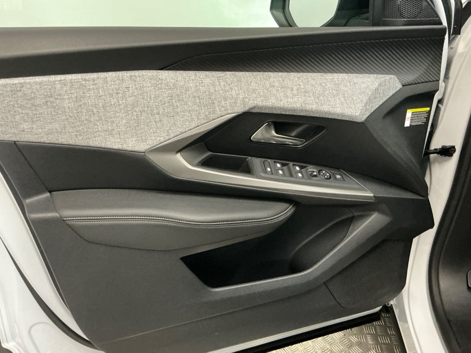 Peugeot e-3008 77 Allure 5d