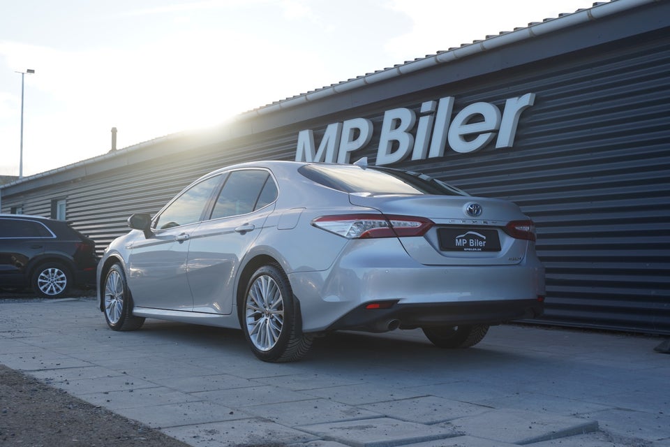 Toyota Camry 2,5 Hybrid H3 Executive CVT 4d