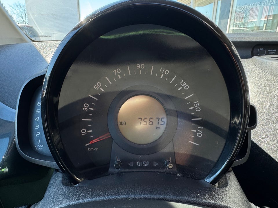 Toyota Aygo 1,0 VVT-i x-wave Sky 5d