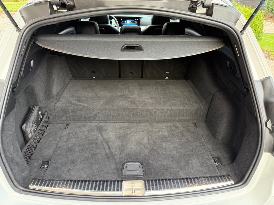 Mercedes E300 de 2,0 AMG Line stc. aut. 5d