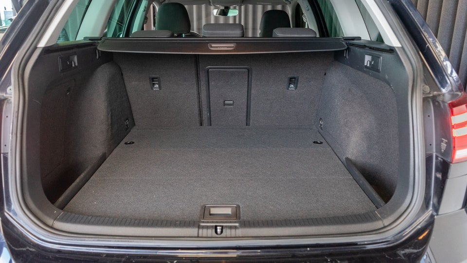 VW Golf VII 2,0 TDi 150 Highline Variant DSG 5d