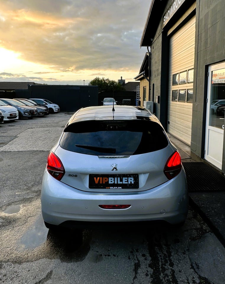Peugeot 208 1,6 BlueHDi 100 Envy Sky 5d