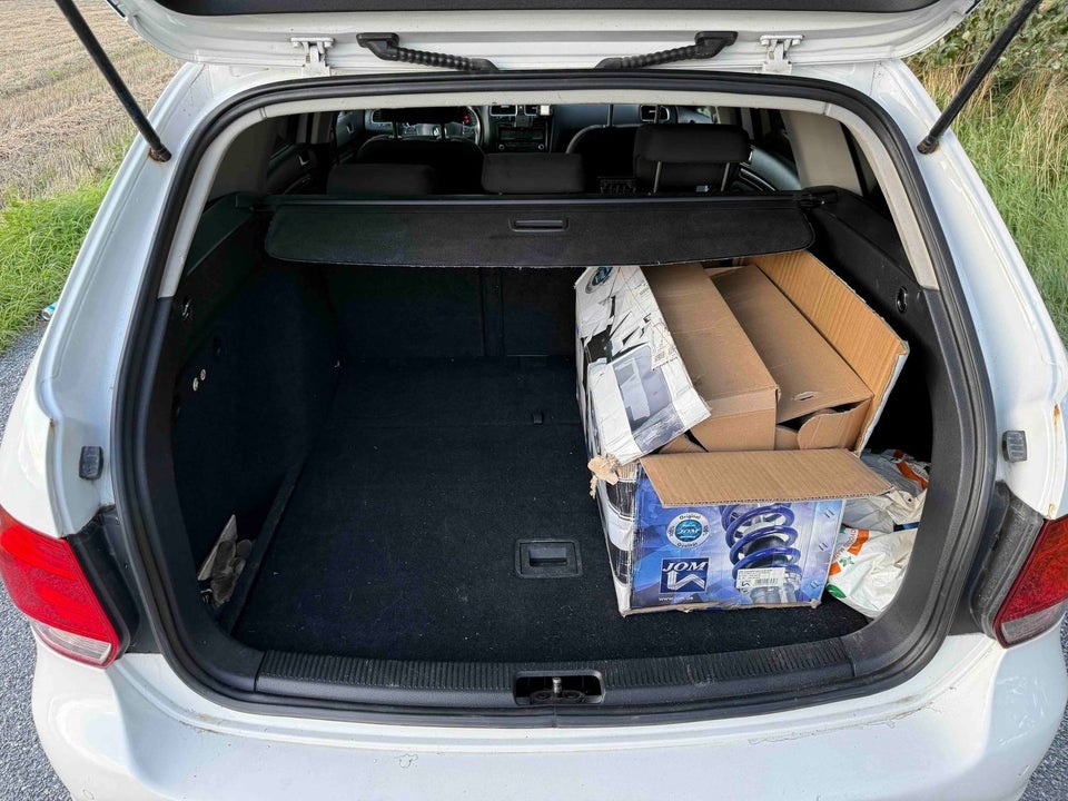 VW Golf VI 1,6 TDi 105 Highline Variant BMT 5d