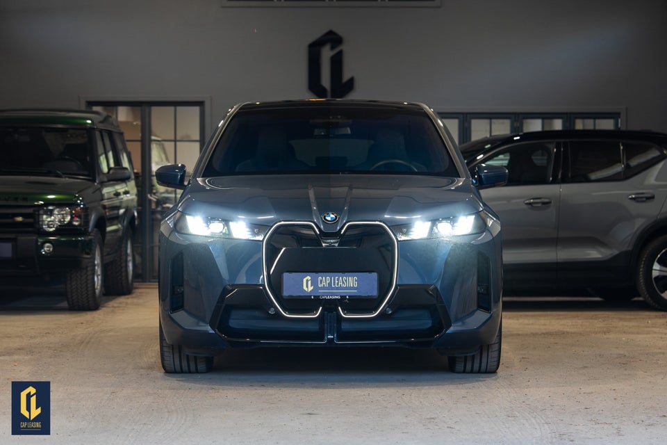 BMW iX xDrive60 Fully Charged 5d