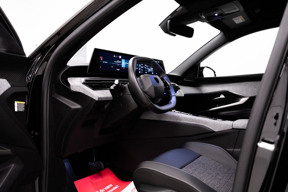 Peugeot e-5008 77 Allure 7prs 5d