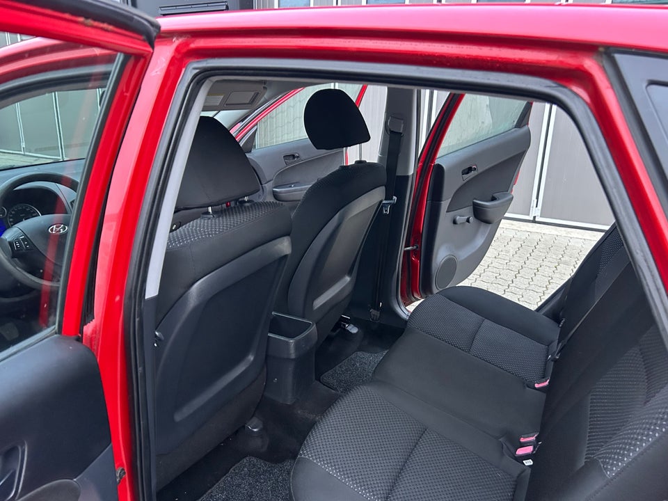 Hyundai i30 1,4 CVVT 109 Classic Sun 5d