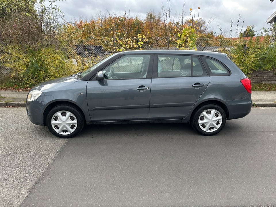 Skoda Fabia 1,4 16V Ambiente Combi 5d