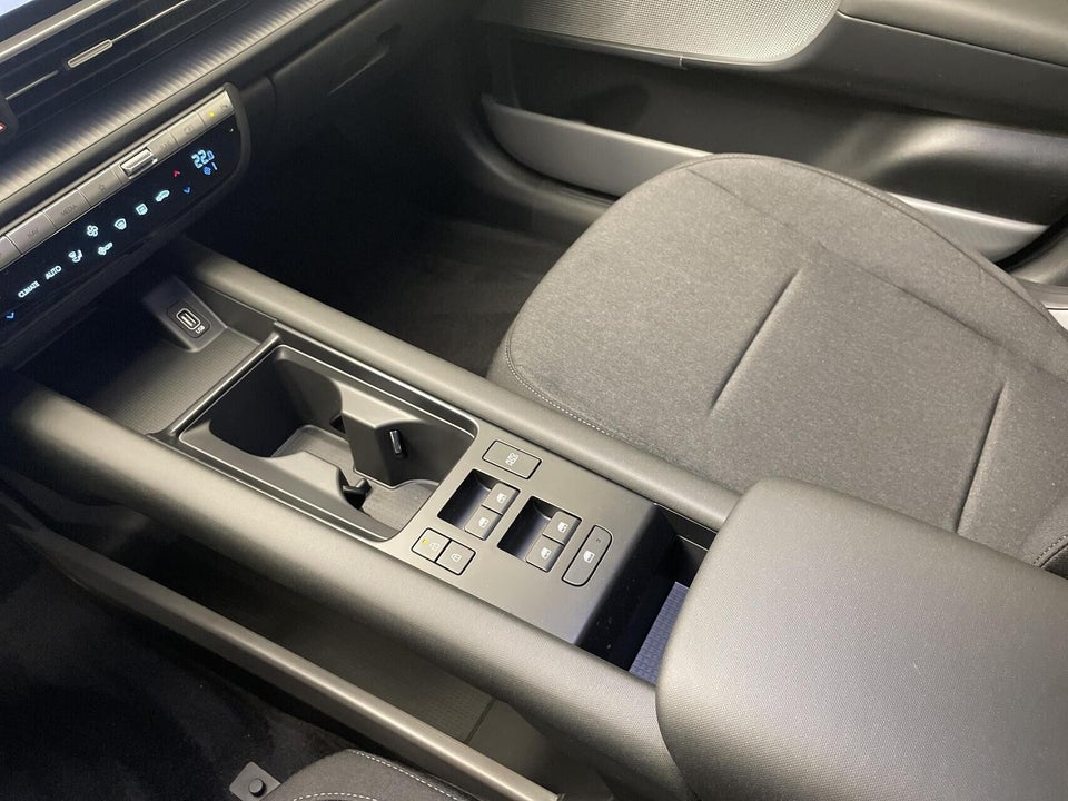 Hyundai Ioniq 6 77 Essential 4d