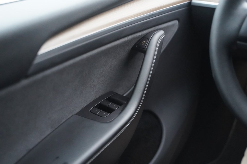 Tesla Model Y RWD 5d