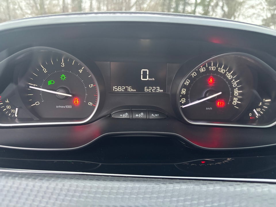 Peugeot 208 1,6 BlueHDi 100 Desire Sky 5d