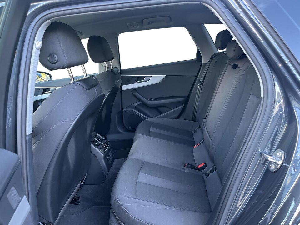 Audi A4 40 TFSi Prestige Avant S-tr. 5d