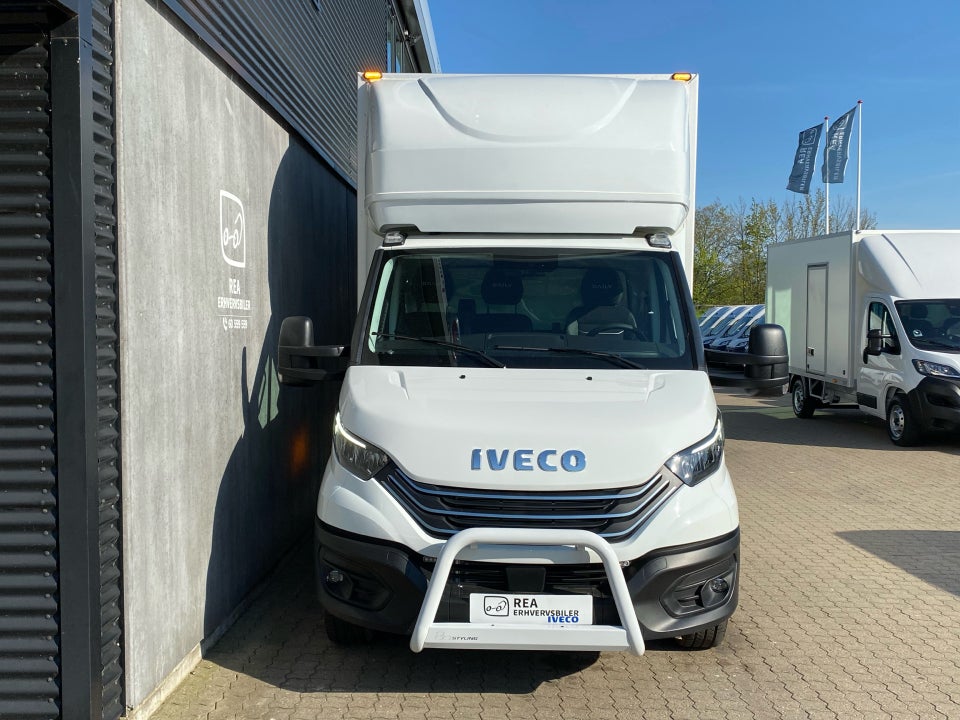 Iveco Daily 3,0 35S18 4100mm Box m/lift AG8