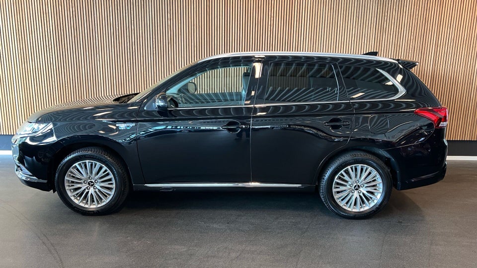 Mitsubishi Outlander 2,4 PHEV Limited CVT 4WD 5d