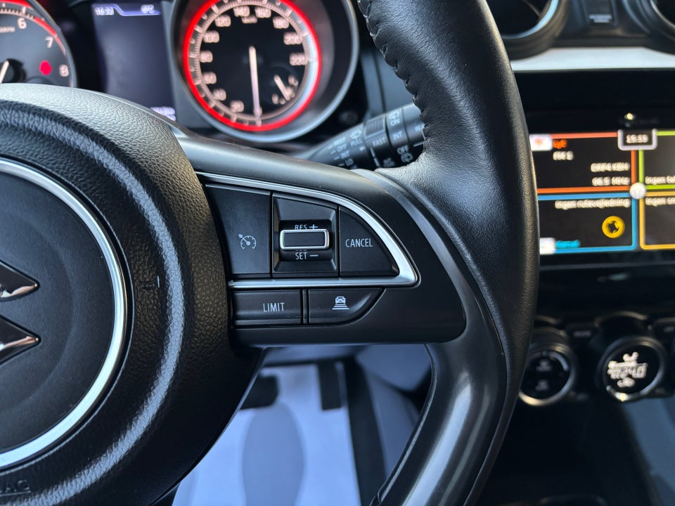 Suzuki Swift 1,2 Dualjet Exclusive CVT 5d