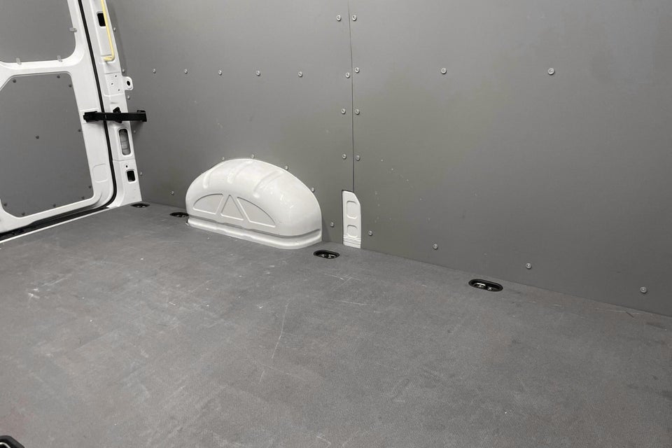 VW Crafter 35 2,0 TDi 177 Kassevogn L3H3 aut.