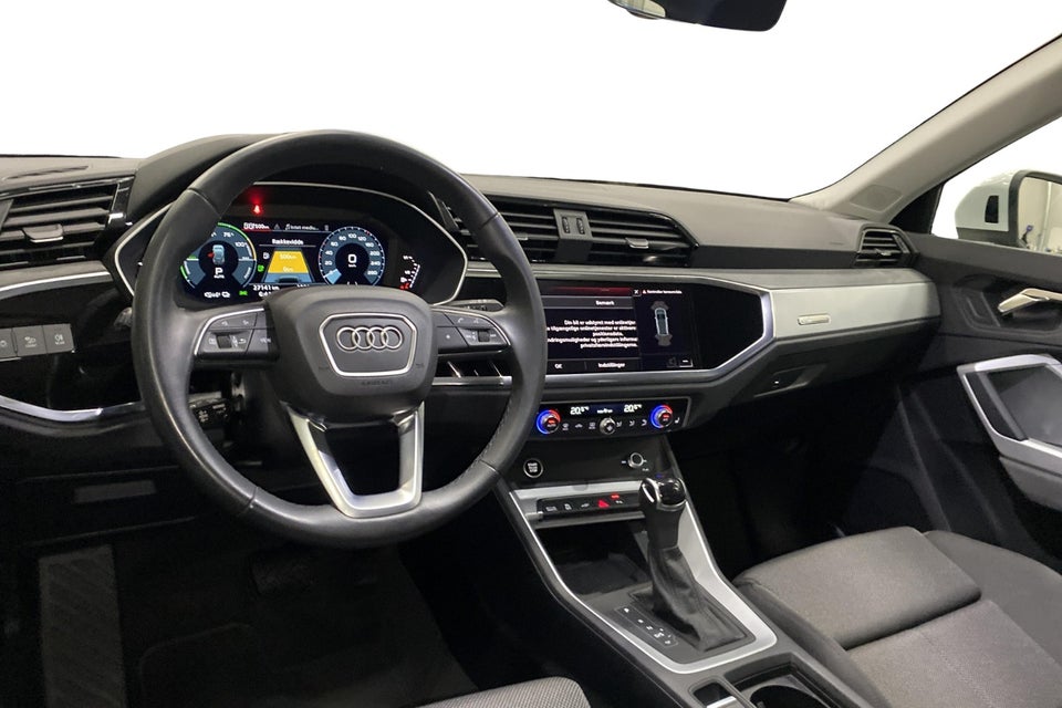 Audi Q3 45 TFSi e Attitude+ S-tr. 5d