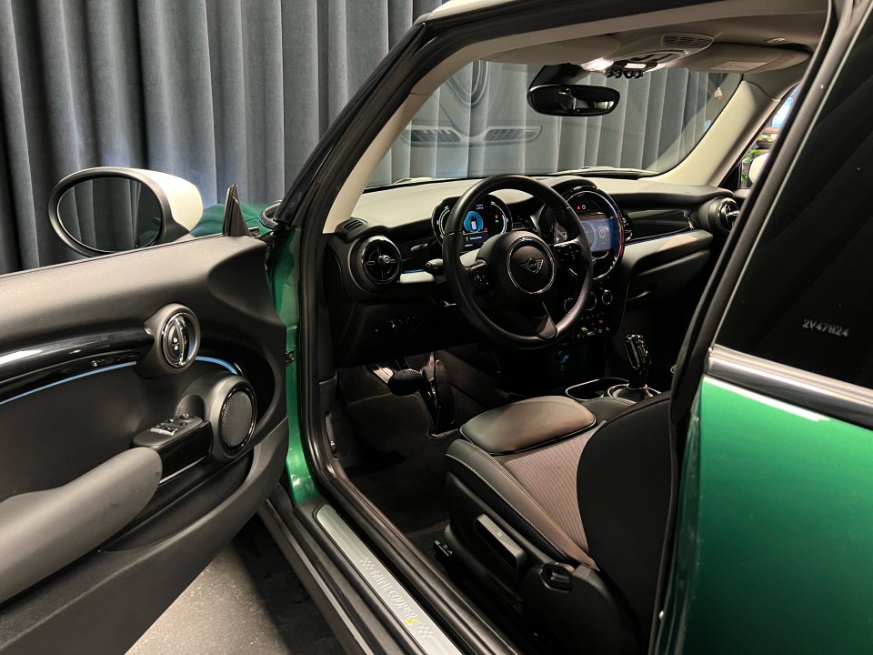 MINI Cooper SE Classic Trim 3d