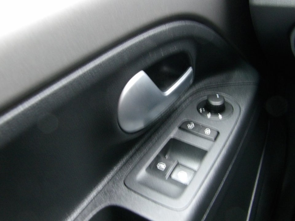 VW Up! 1,0 MPi 75 Move Up! ASG 5d