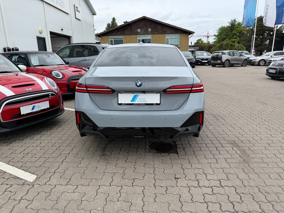 BMW i5 eDrive40 M-Sport 4d