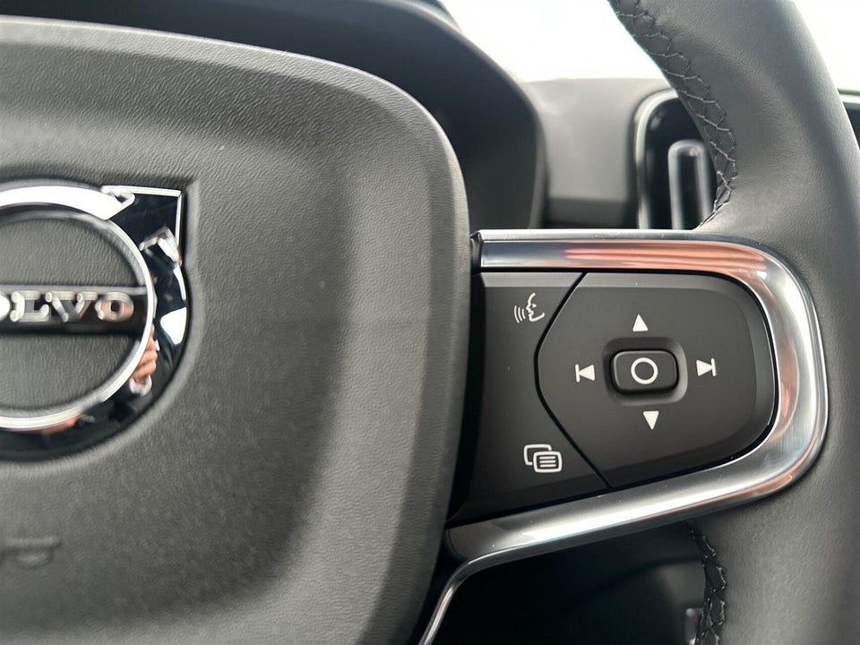 Volvo EX40 Extended Range Black Edition Excess 5d