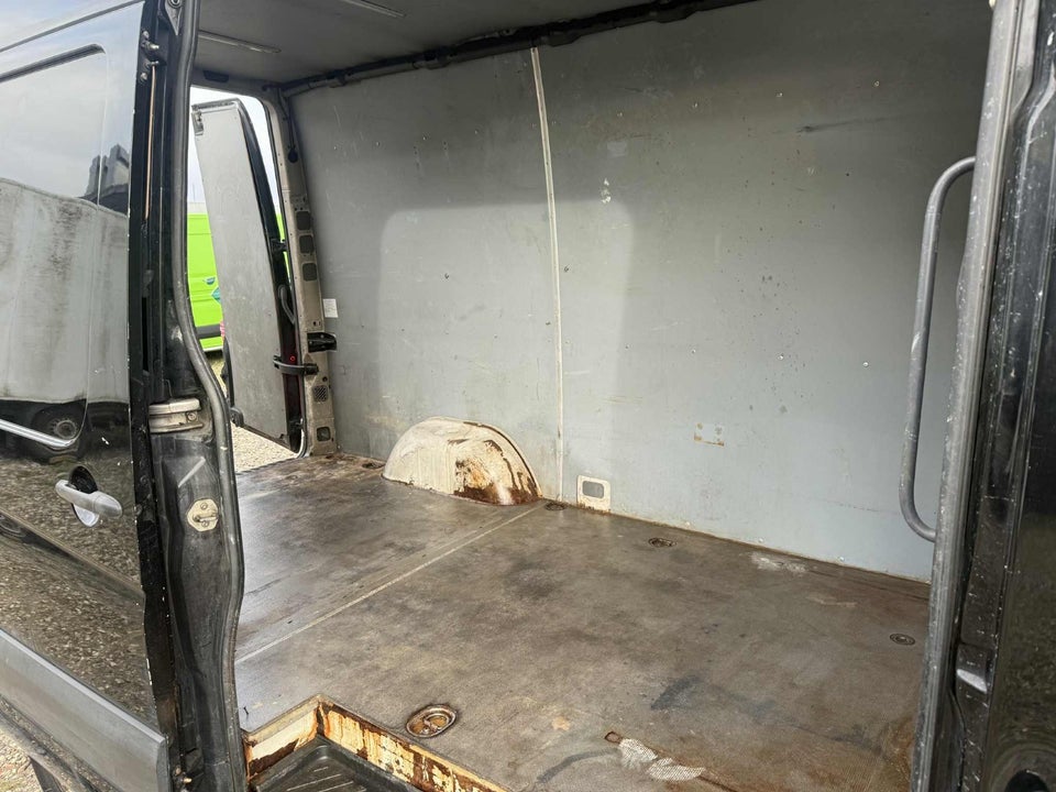 VW Crafter 2,0 TDi 163 Kassevogn M