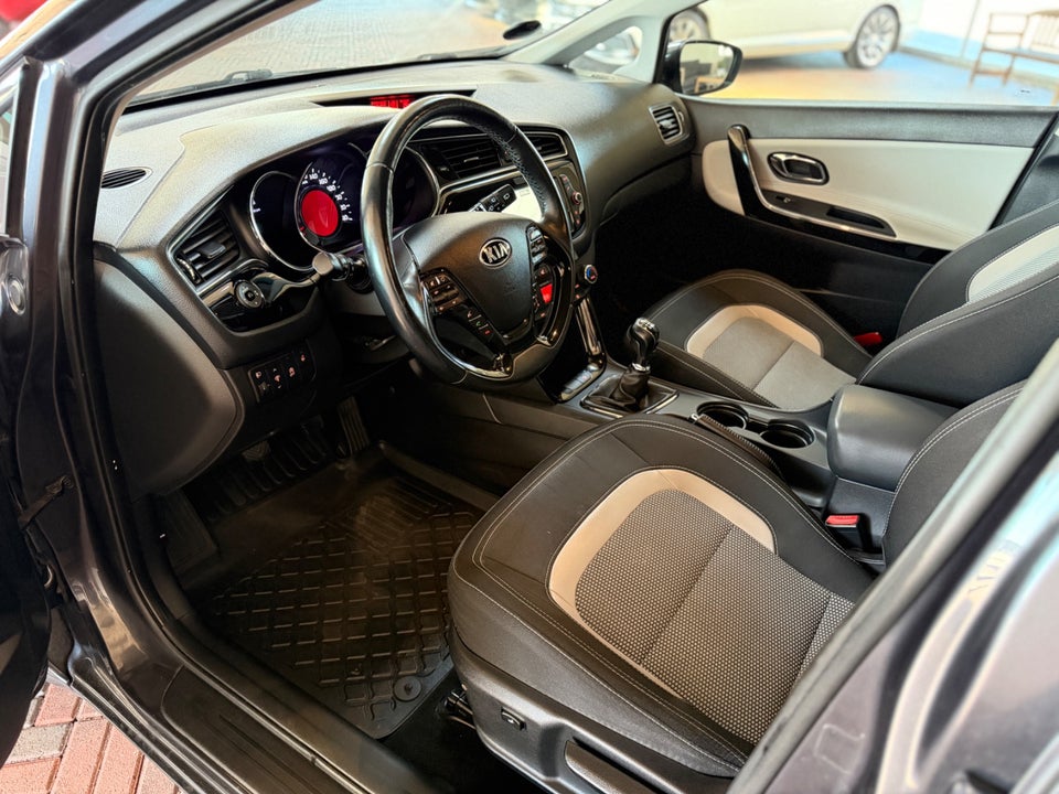 Kia Ceed 1,6 CRDi 136 Attraction SW 5d