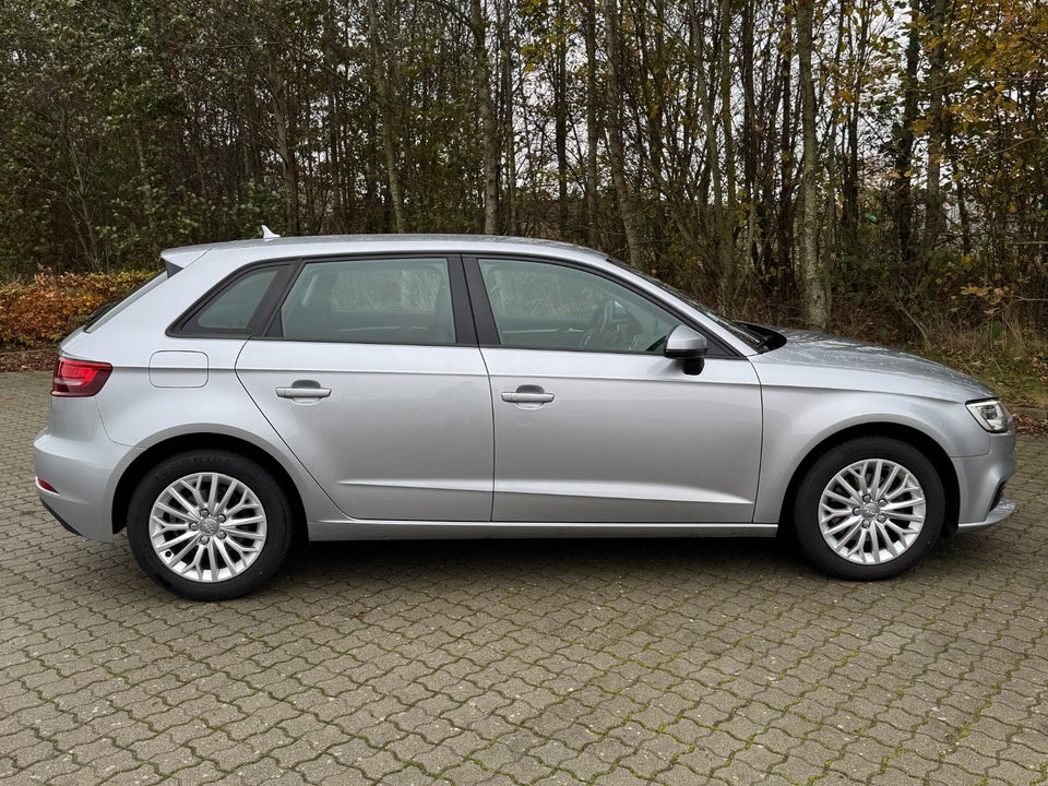 Audi A3 1,6 TDi 110 Sportback 5d