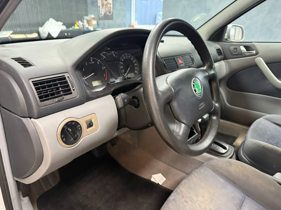 Skoda Octavia 1,6 LX Combi aut. 5d