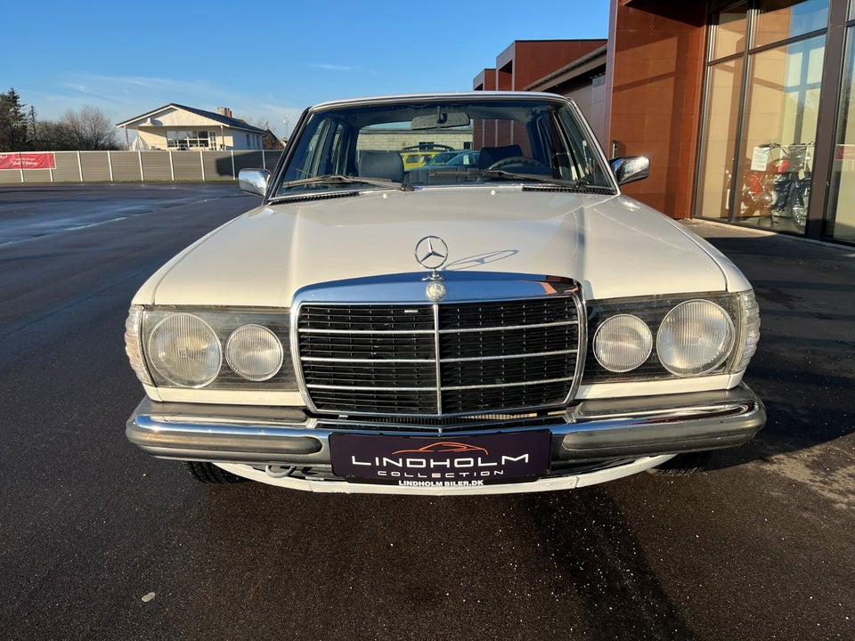 Mercedes 230 E 2,3  4d
