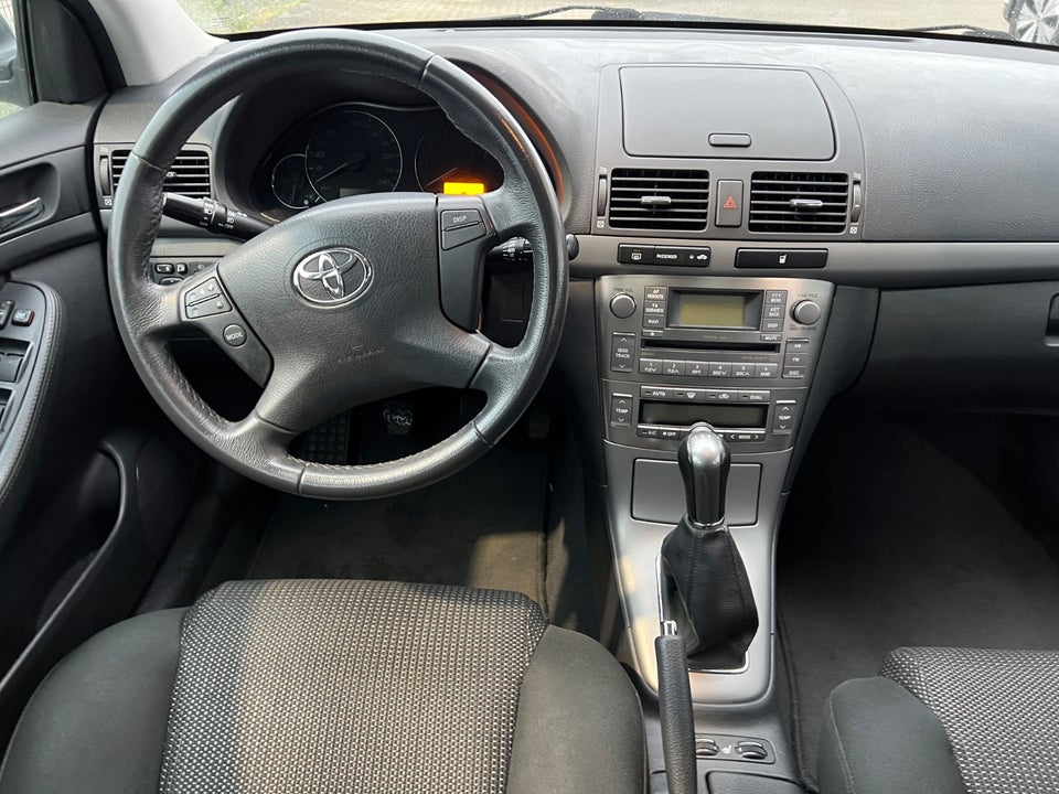 Toyota Avensis 1,8 VVT-i Terra 4d