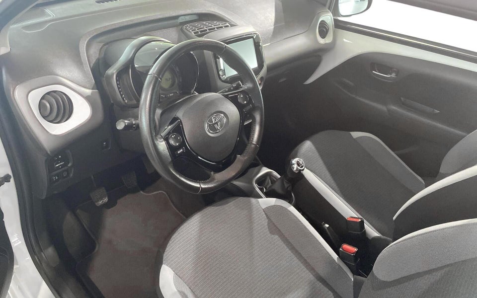 Toyota Aygo 1,0 VVT-i x-press 5d