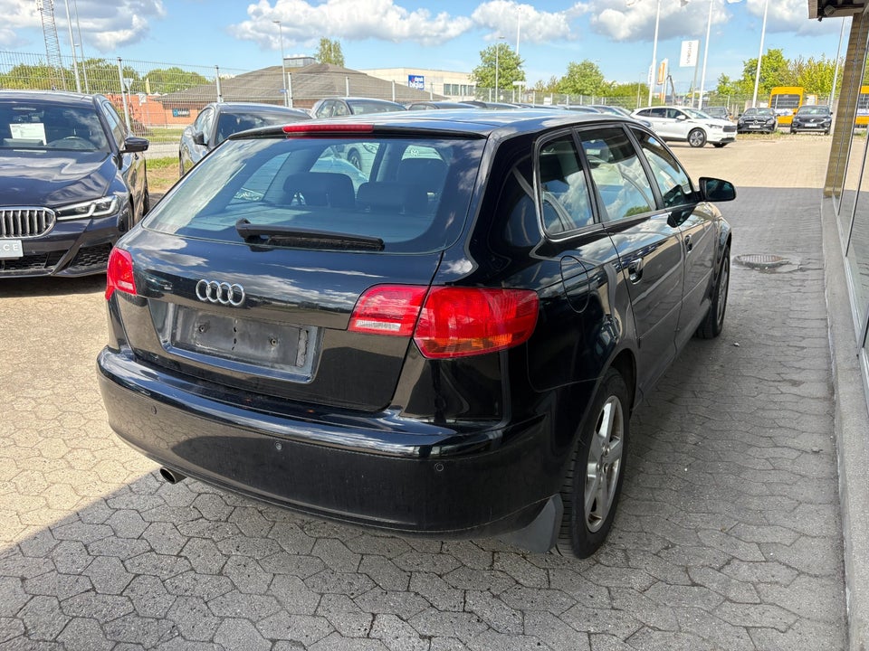 Audi A3 1,6 Ambiente Sportback 5d